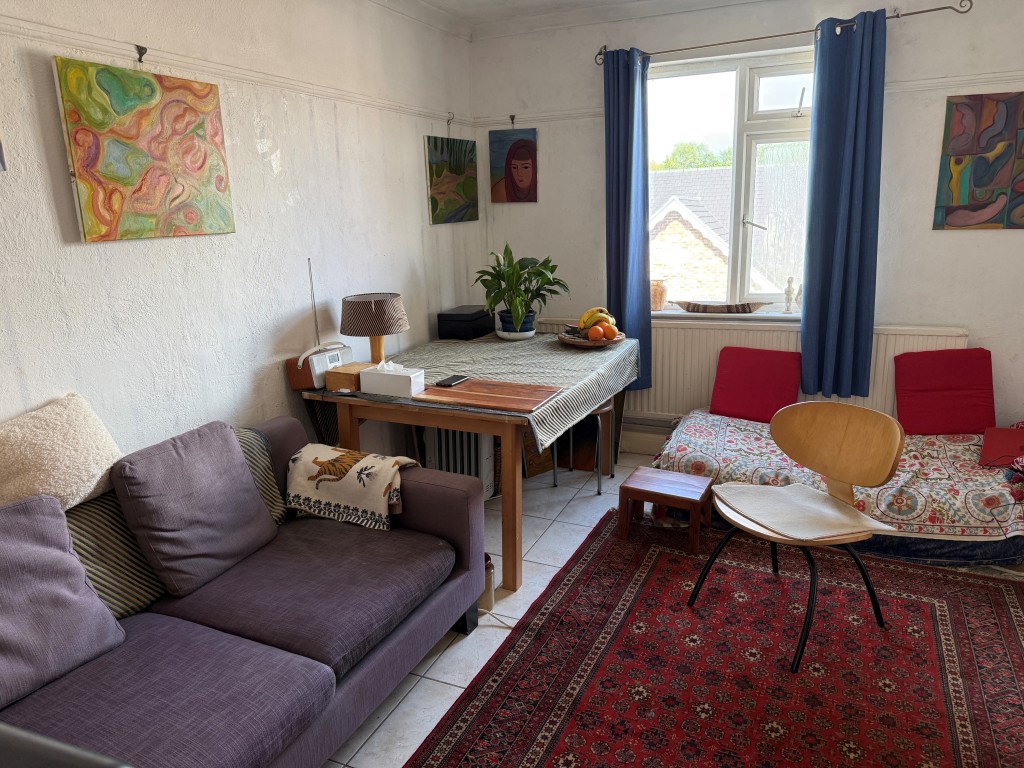 Lot: 128 - TWO-BEDROOM FLAT WITH GARAGE IN NEED OF UPDATING - Front living room with window